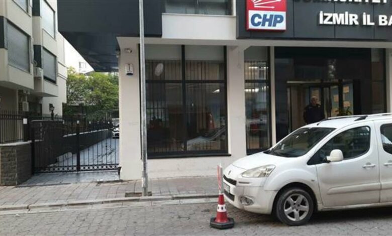 CHP İzmir İl Başkanlığı binasına ırkçı yazı