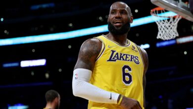 LeBron James tarihe geçti, Lakers Warriors'ı devirdi!