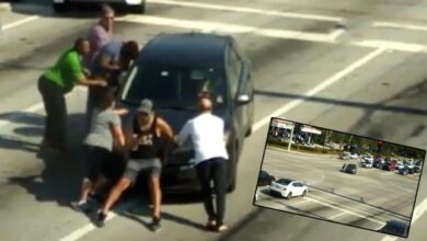 Sosyal medyada viral oldu: Araba kullanırken fenalaşan kadını böyle kurtardılar!