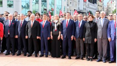 Taksim Cumhuriyet Anıtı'nda 19 Mayıs töreni