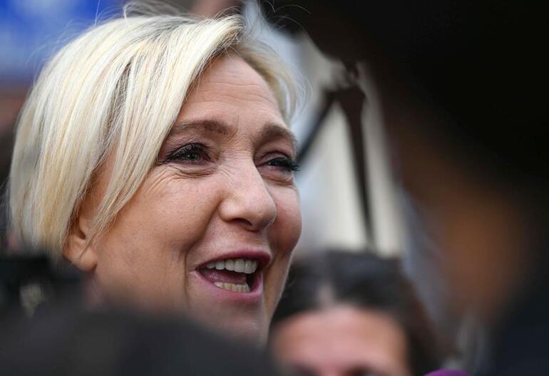 Macron’a şok yenilgi… Fransa siyaseti ‘felç’ oldu ‘Kibrinin cezasını çekiyor’