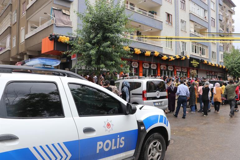 Diyarbakırda indirim izdihamı Kepenk kapatıldı, polis ekipleri sevk edildi