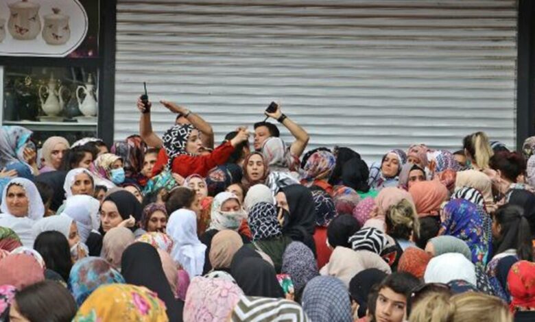 Diyarbakır'da 'indirim' izdihamı! Kepenk kapatıldı, polis ekipleri sevk edildi