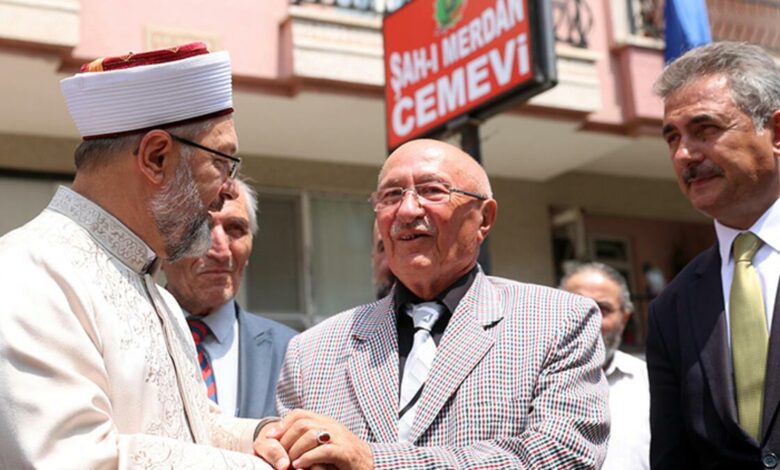 Diyanet İşleri Başkanı Erbaş'tan cemevine 'geçmiş olsun' ziyareti