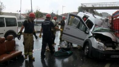 Büyükçekmece'de otomobil ile kamyonet çarpıştı: 1 kişi hayatını kaybetti