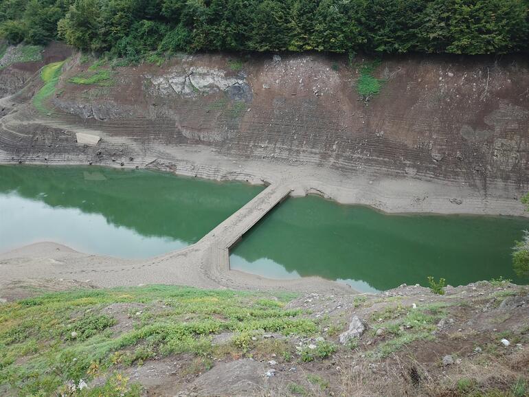 Yuvacık Barajında sular çekildi, eski köprü ortaya çıktı