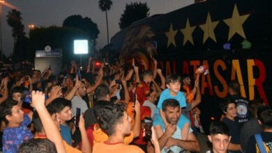 Galatasaray kafilesi, Adana'da coşkuyla karşılandı
