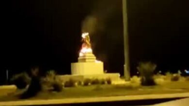 İran’da Kasım Süleymani heykeli ateşe verildi