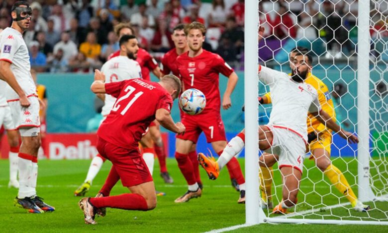 Andreas Cornelius, Dünya Kupası'ndaki Danimarka - Tunus maçında saç baş yoldurttu! Tepkiler çığ gibi büyüdü: Şaka gibi...