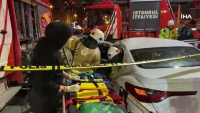 Zeytinburnu'nda tramvay otomobile çarptı: 1 yaralı