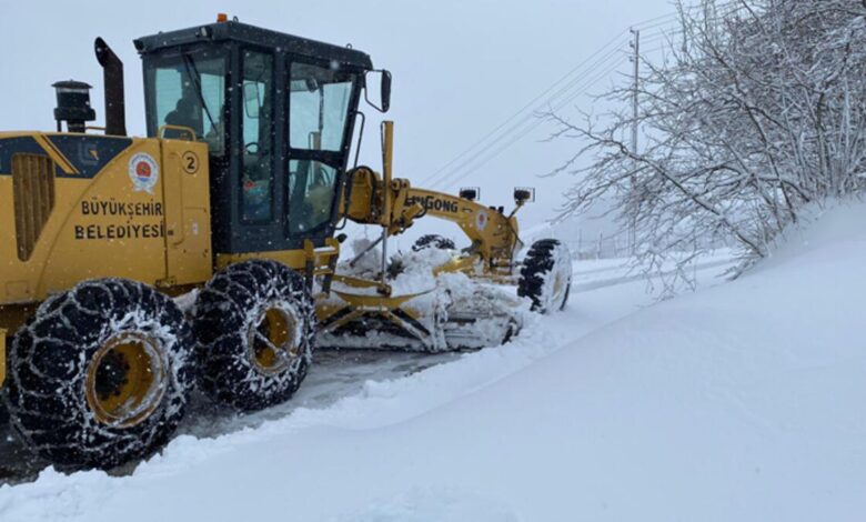 Samsun'da 145 mahallenin yolu kardan kapandı