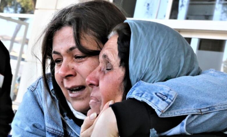 Depremden kurtulan annesine 'Annem benim annem' diyerek sarılıp ağladı