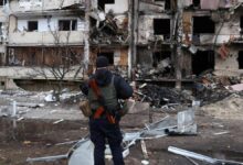 Rusya, Zaporijya'da 9 katlı apartmanı vurdu: 1 ölü, 25 yaralı