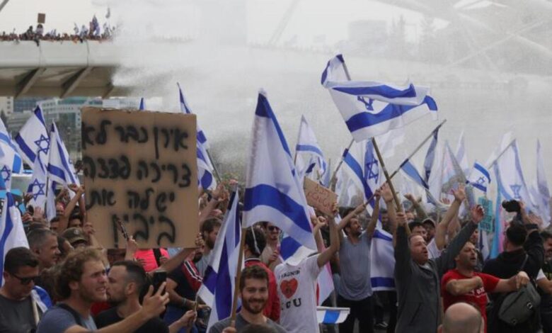 İsrail'de yargı reformu gösterilerinde yollar kapatıldı