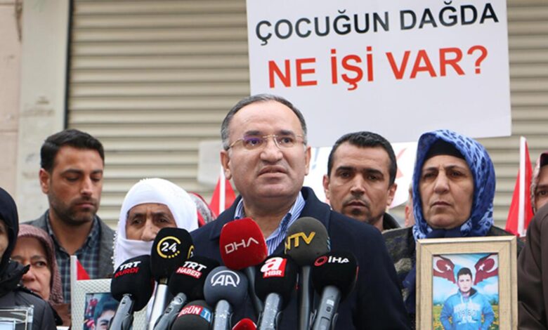 Bakan Bozdağ, Diyarbakır annelerini ziyaret etti: Çocukların hakkını kim arıyorsa biz onlarla beraberiz