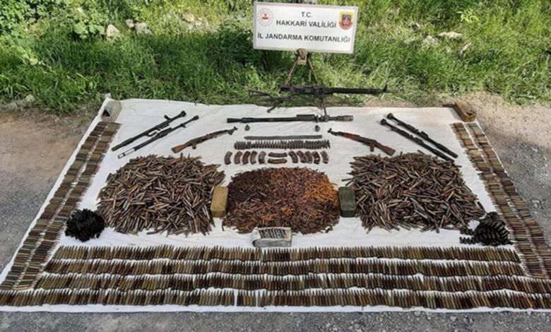 Hakkari kırsalında PKK'ya ait silah ve mühimmat ele geçirildi