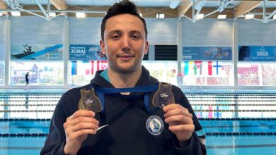 Ömer Faruk Saydam, paletli yüzmenin 50 ve 100 m disiplinlerinde dünya şampiyonu oldu