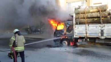 Silivri'de kamyon alev alev yandı